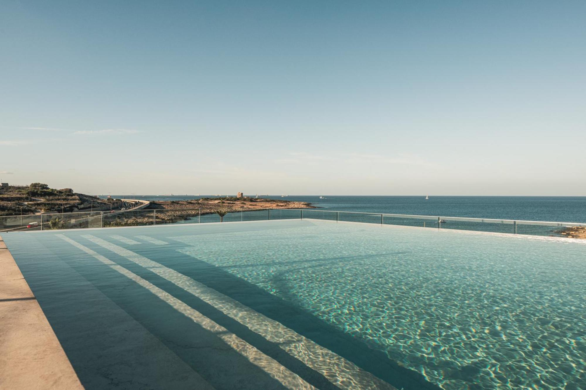 Xvi - Adults Only * Naxxar